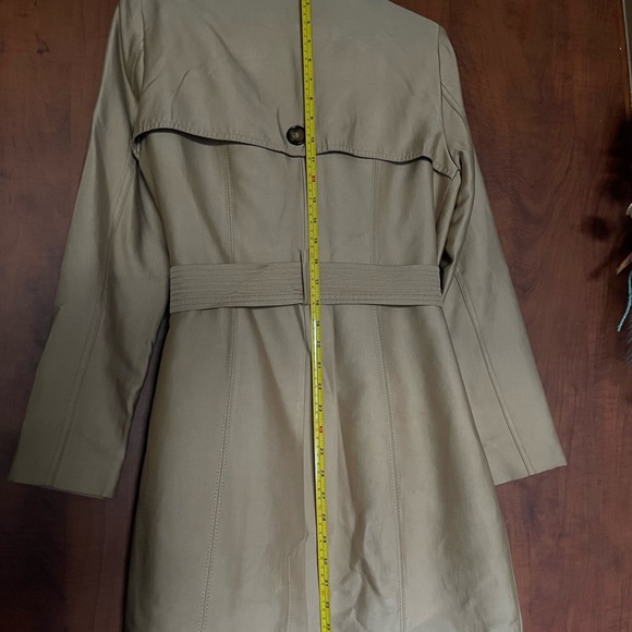 Women ORSAY Trench coat used,excellent condition khaki price $55 not negotiable - Picture 7 of 8